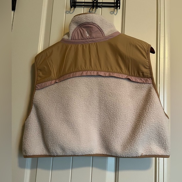 FP Movement by Free People Hit the Slopes Cropped Zip Up Vest Pink Tan Ivory L - Picture 3 of 9